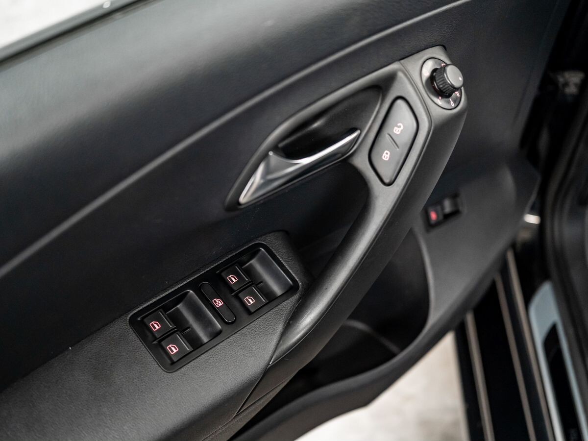 Volkswagen Polo 2016 - фото автомобиля