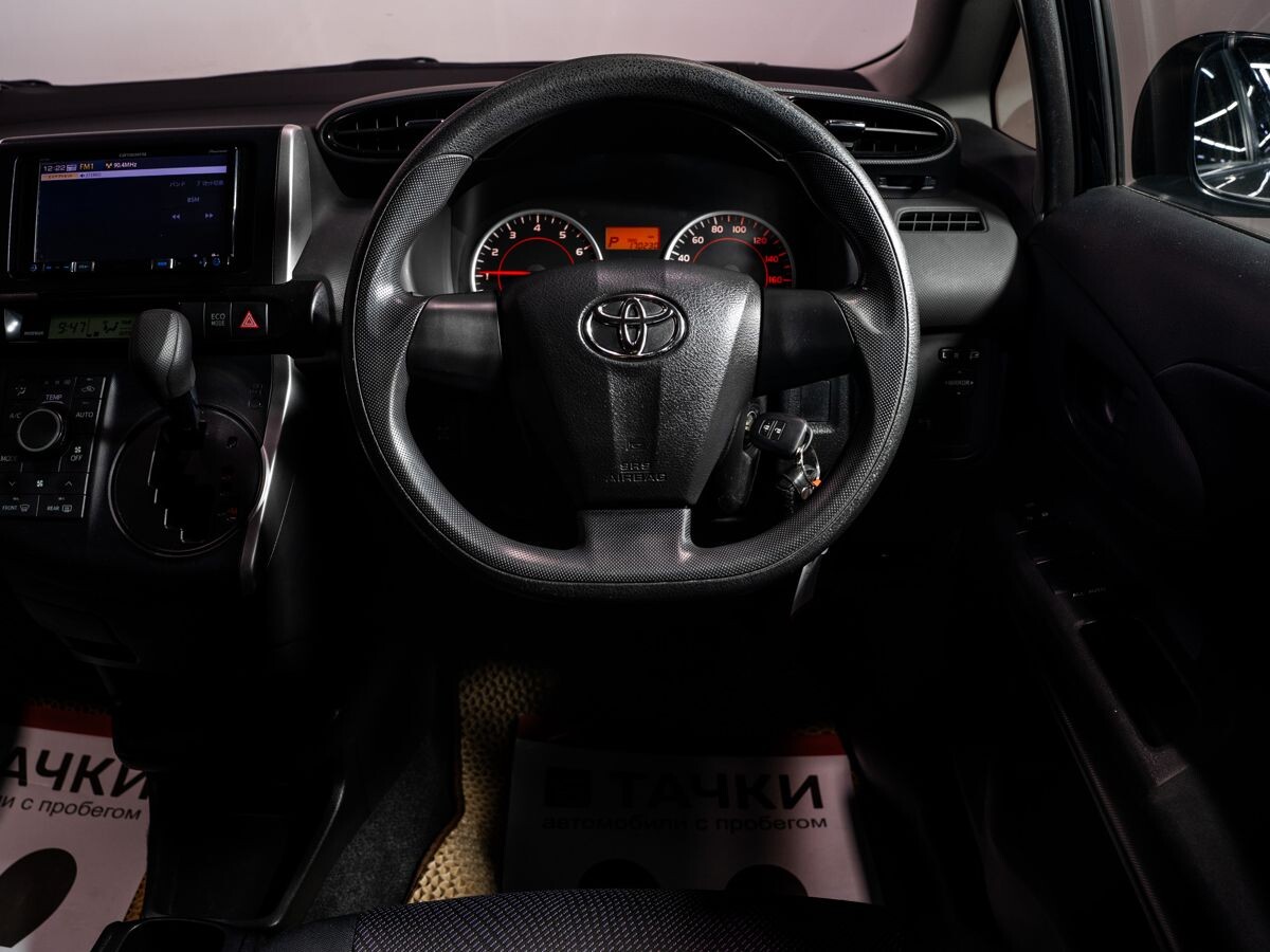 Toyota Wish 2015 - фото автомобиля