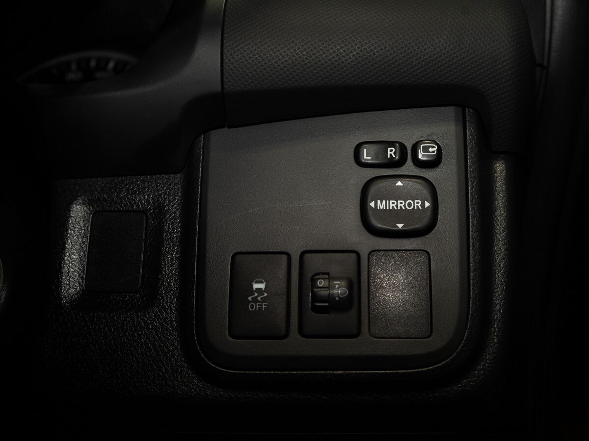 Toyota Wish 2015 - фото автомобиля