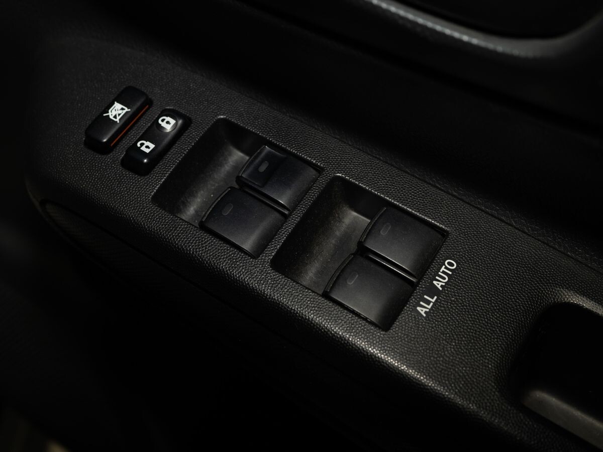 Toyota Wish 2015 - фото автомобиля