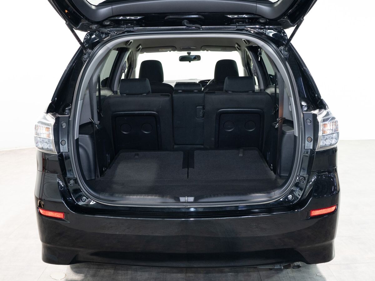 Toyota Wish 2015 - фото автомобиля