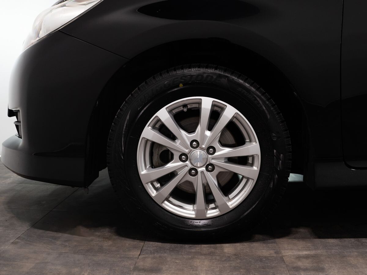 Toyota Wish 2015 - фото автомобиля