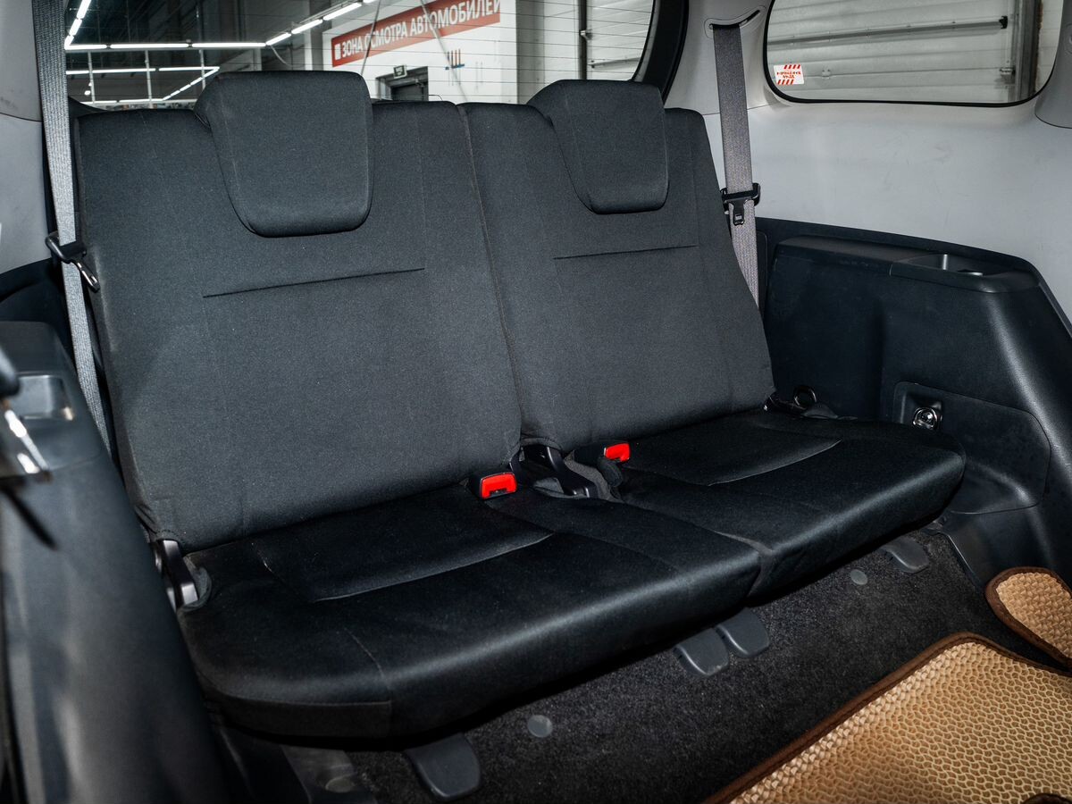 Toyota Wish 2015 - фото автомобиля