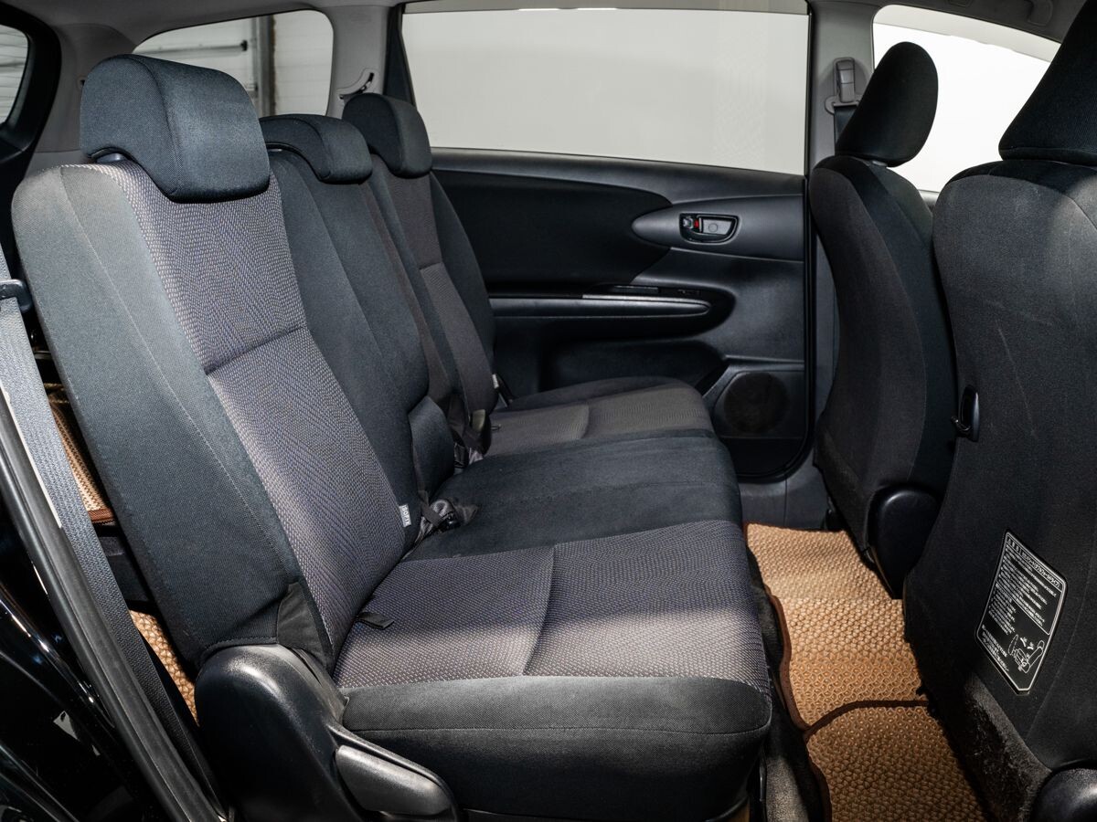 Toyota Wish 2015 - фото автомобиля