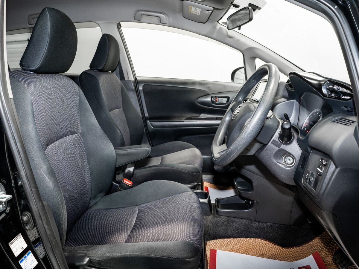 Toyota Wish 2015 - фото автомобиля