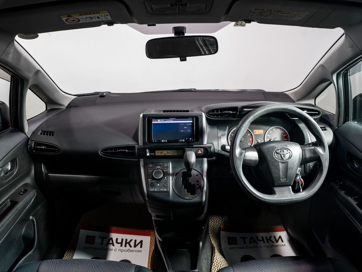 Toyota Wish 2015 - фото автомобиля