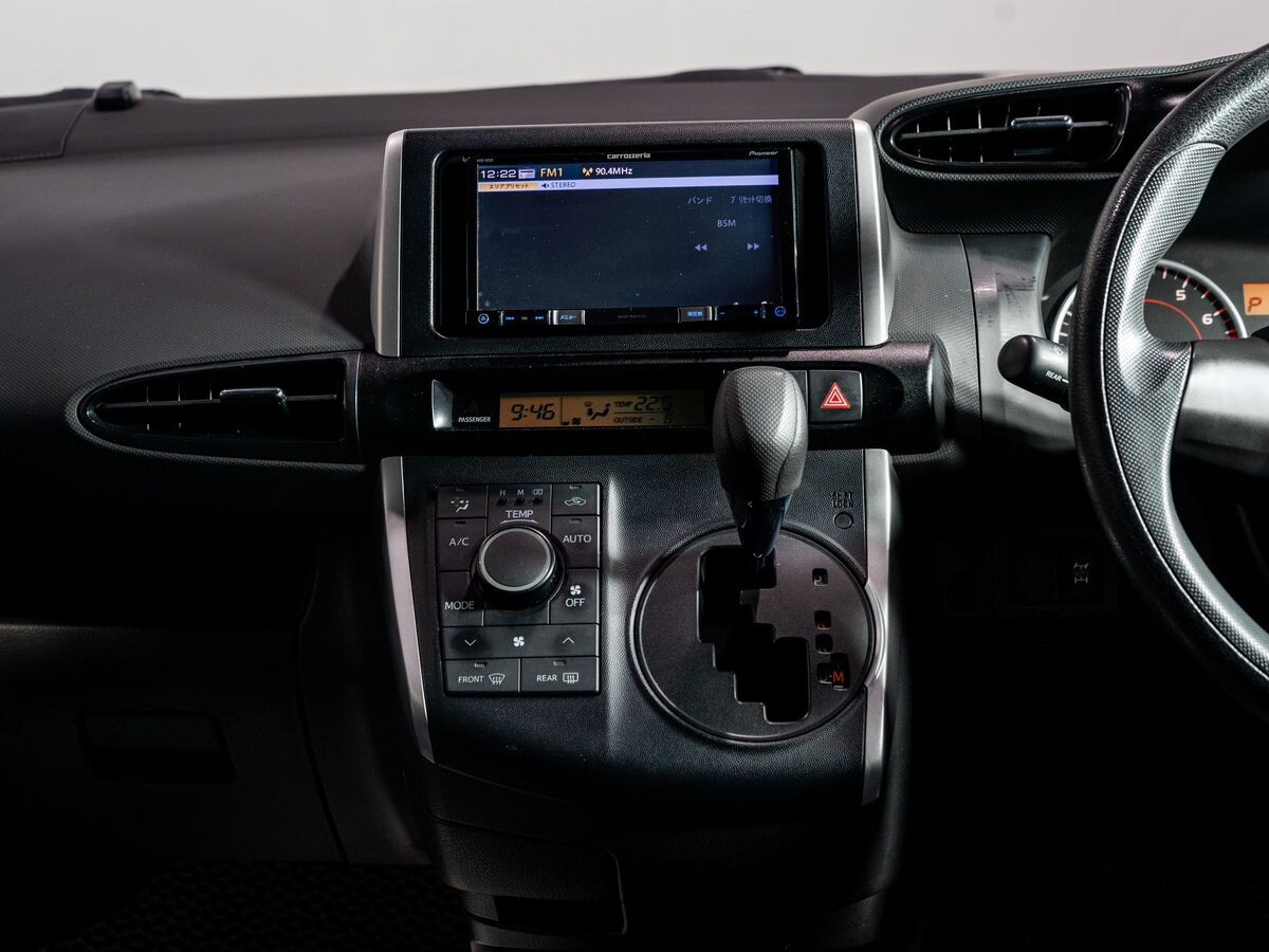 Toyota Wish 2015 - фото автомобиля