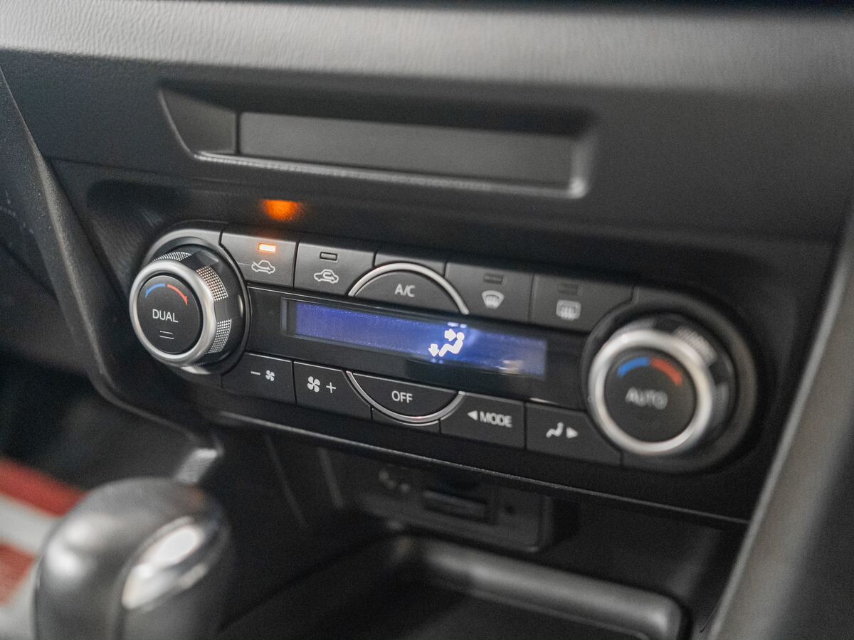 Mazda Axela 2014 - фото автомобиля