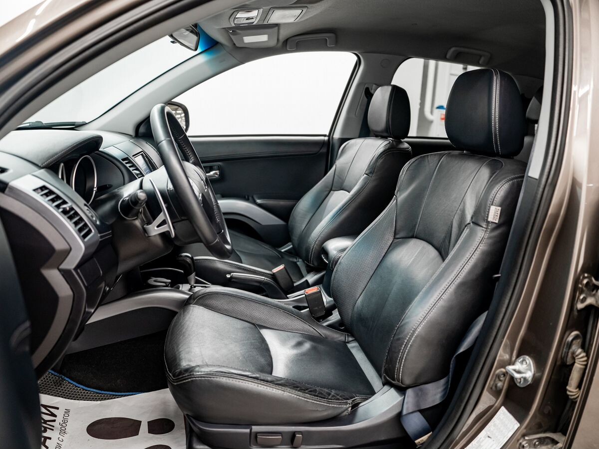 Mitsubishi Outlander 2012 - фото автомобиля