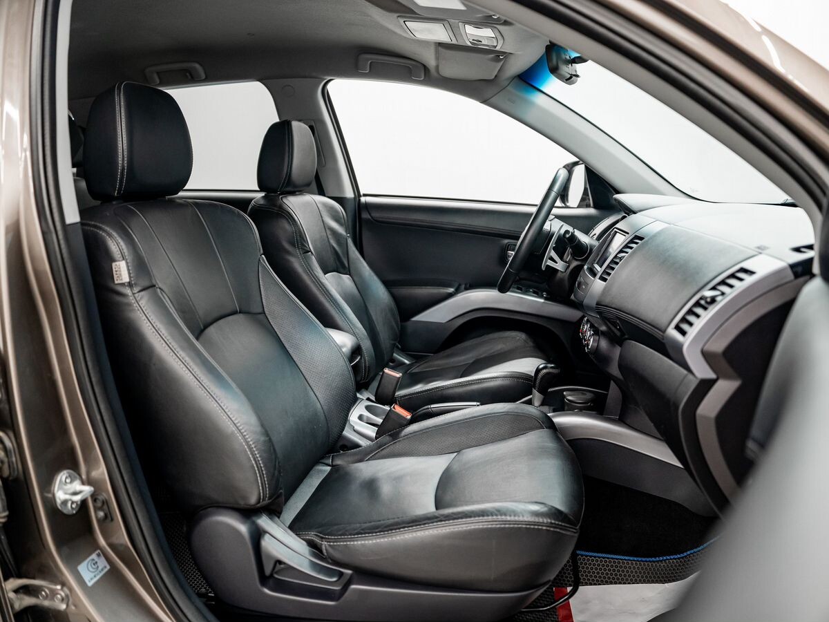 Mitsubishi Outlander 2012 - фото автомобиля