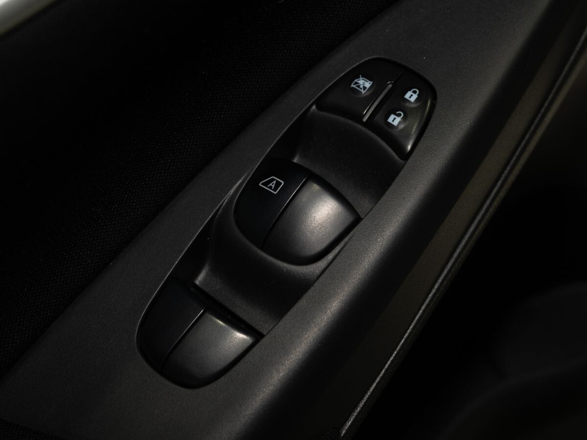 Nissan Tiida 2015 - фото автомобиля