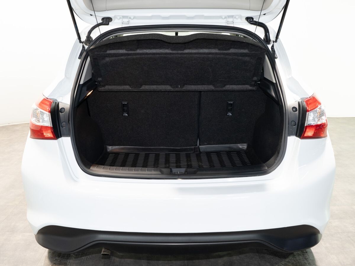 Nissan Tiida 2015 - фото автомобиля