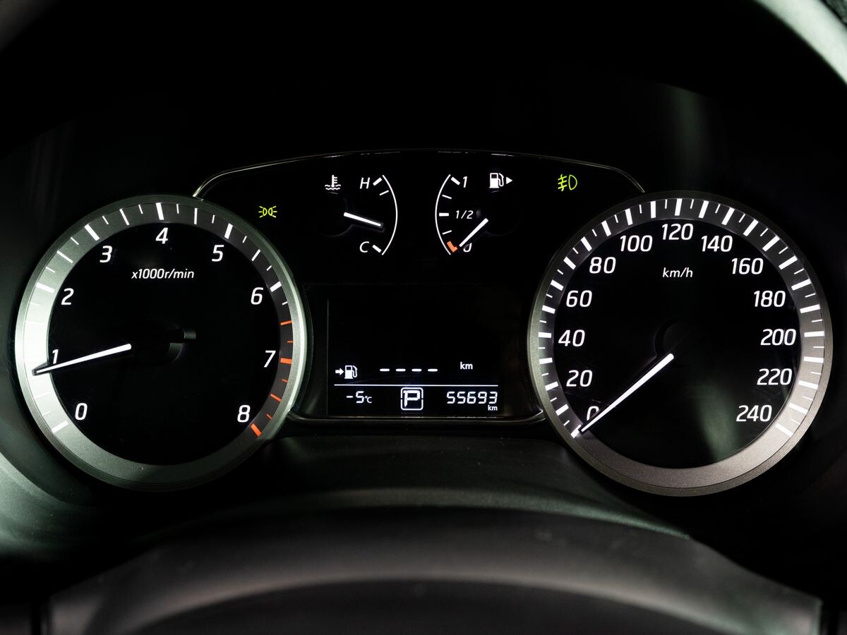 Nissan Tiida 2015 - фото автомобиля