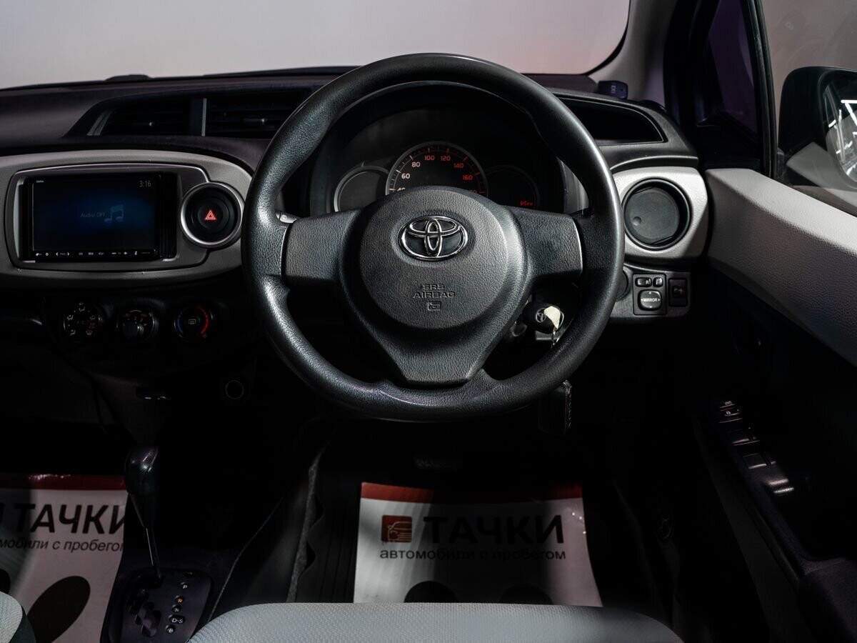 Toyota Vitz 2013 - фото автомобиля