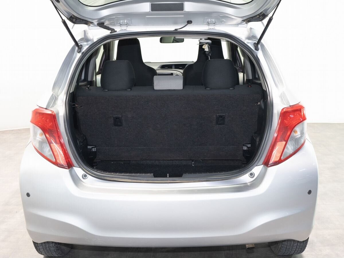 Toyota Vitz 2013 - фото автомобиля