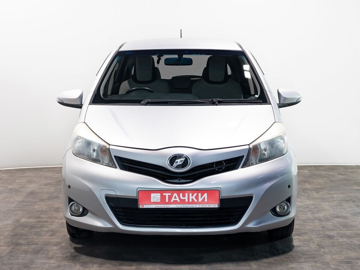 Toyota Vitz 2013 - фото автомобиля