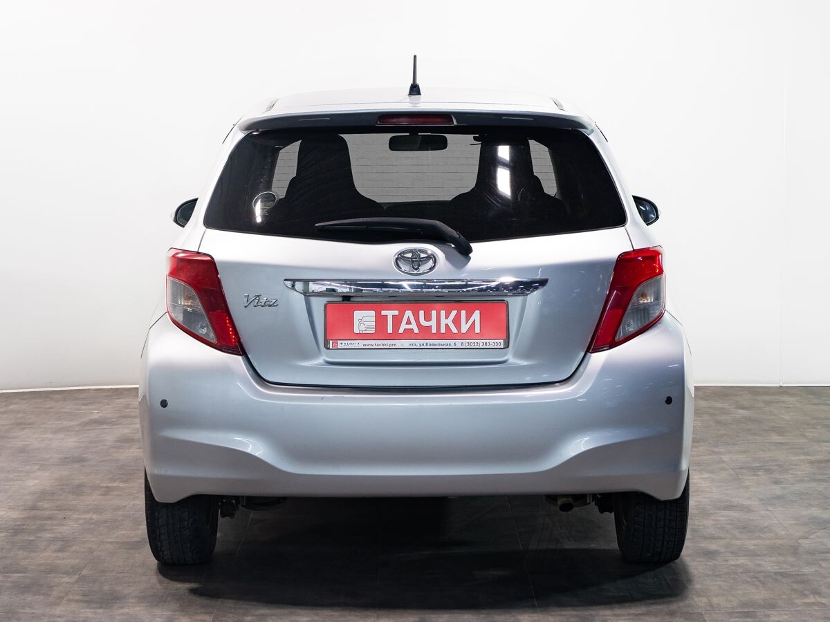 Toyota Vitz 2013 - фото автомобиля