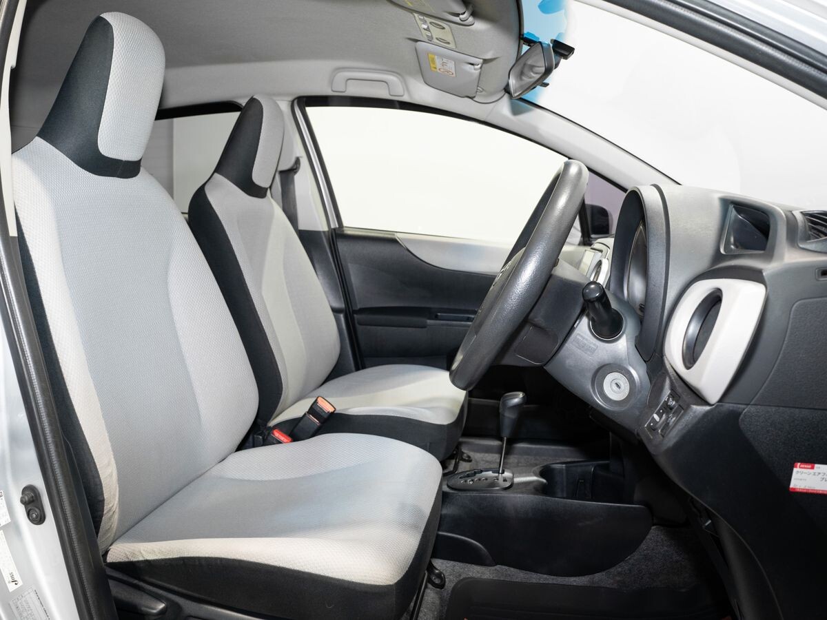 Toyota Vitz 2013 - фото автомобиля