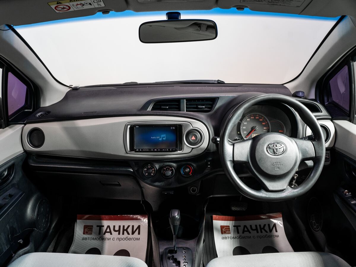 Toyota Vitz 2013 - фото автомобиля