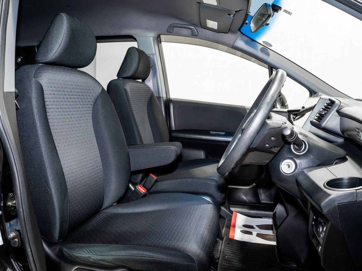 Honda Freed 2012 - фото автомобиля