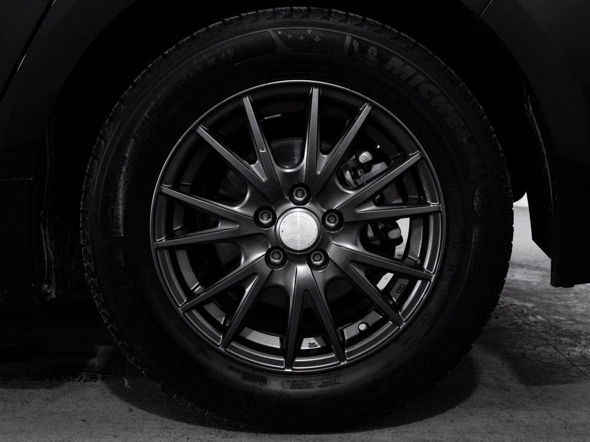 Toyota Corolla 2019 - фото автомобиля