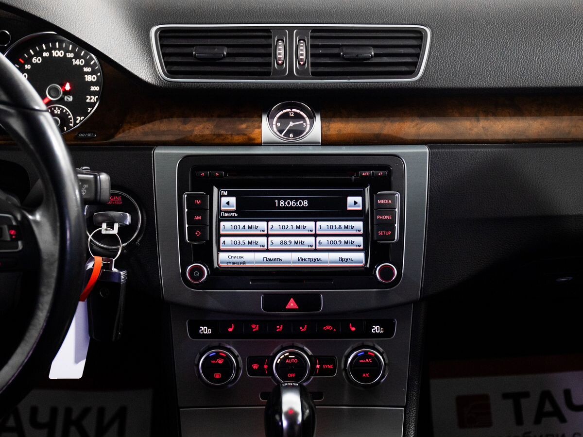 Volkswagen Passat CC 2012 - фото автомобиля