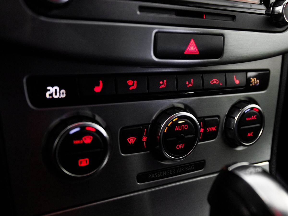 Volkswagen Passat CC 2012 - фото автомобиля