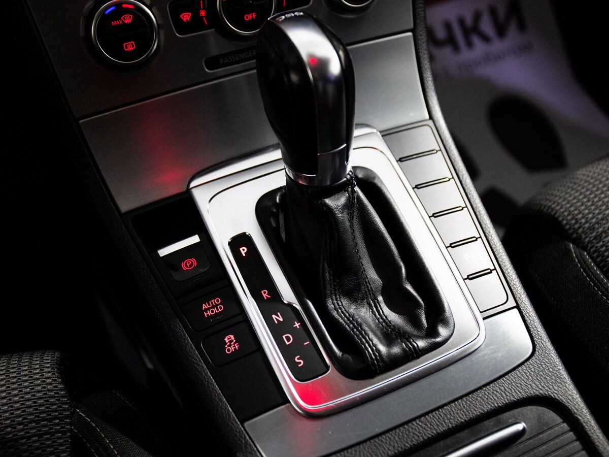 Volkswagen Passat CC 2012 - фото автомобиля