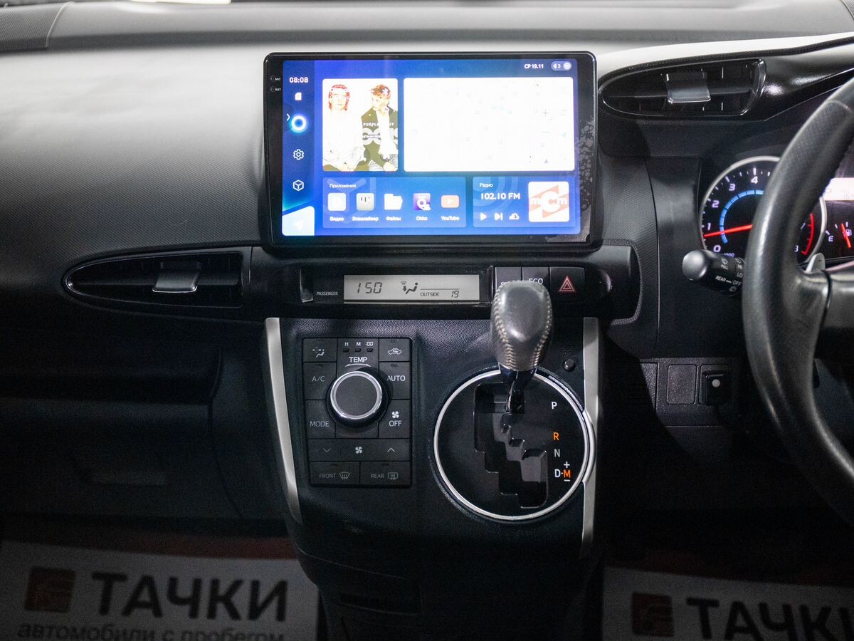 Toyota Wish 2010 - фото автомобиля