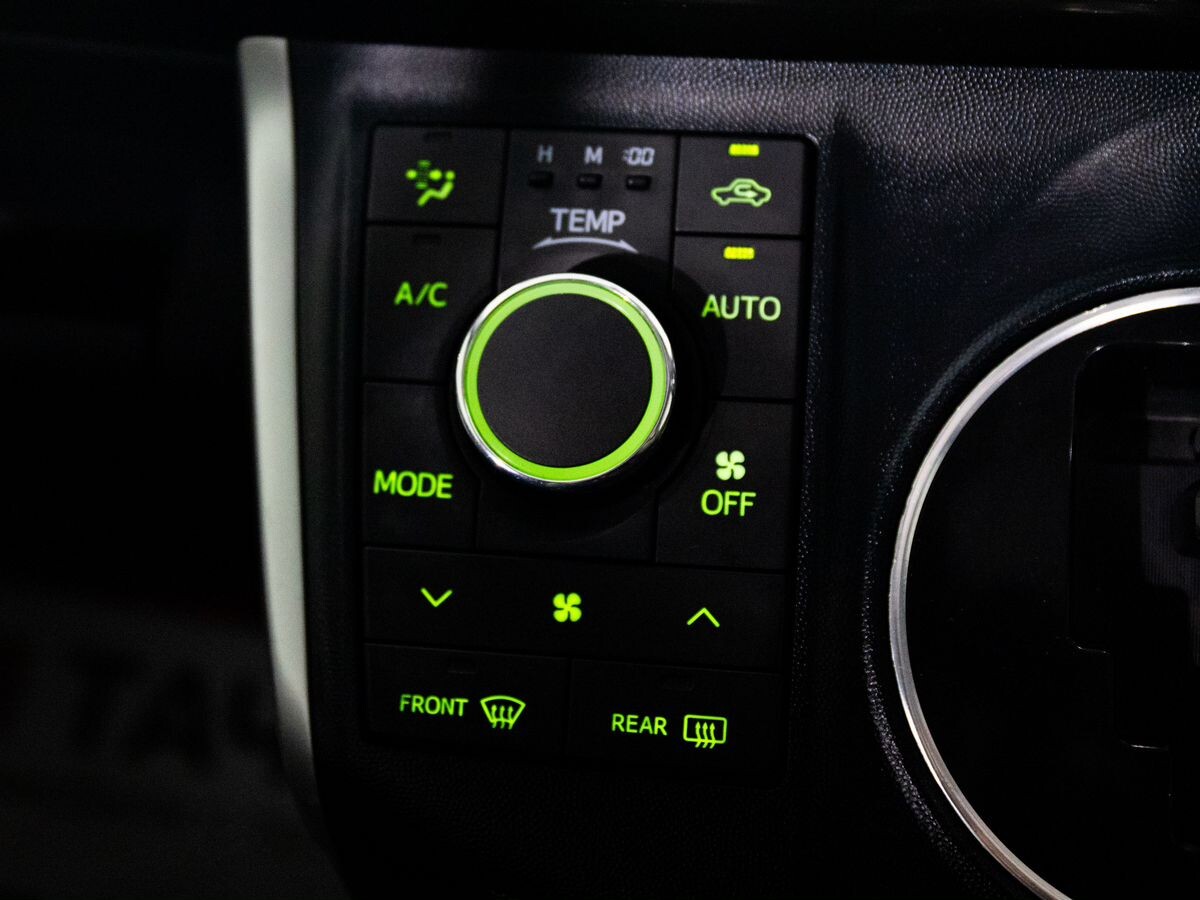 Toyota Wish 2010 - фото автомобиля