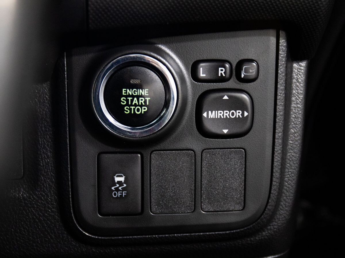 Toyota Wish 2010 - фото автомобиля