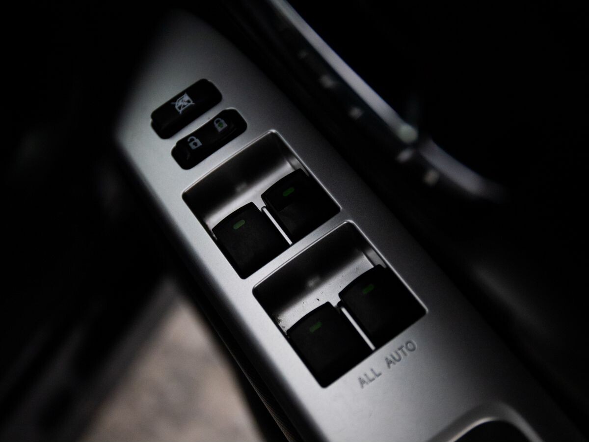 Toyota Wish 2010 - фото автомобиля