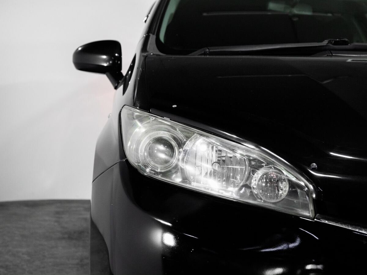 Toyota Wish 2010 - фото автомобиля