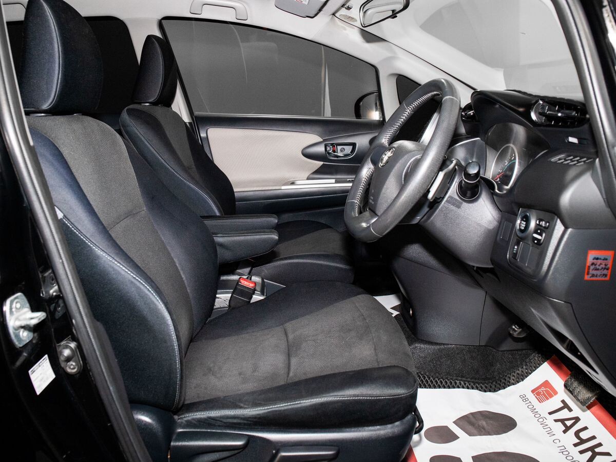 Toyota Wish 2010 - фото автомобиля