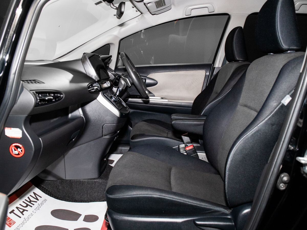 Toyota Wish 2010 - фото автомобиля