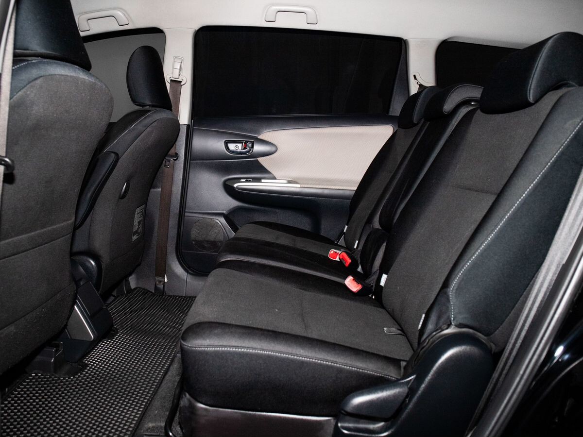 Toyota Wish 2010 - фото автомобиля