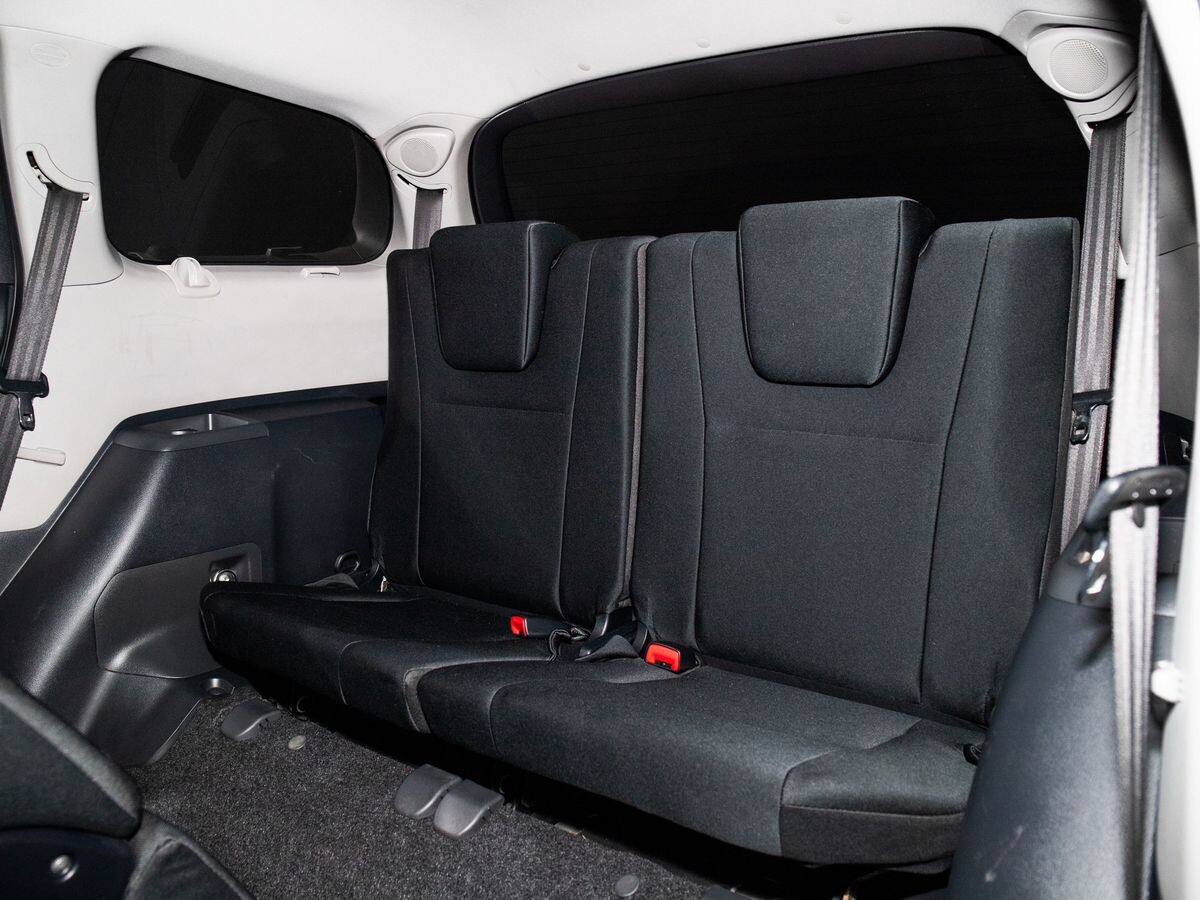 Toyota Wish 2010 - фото автомобиля