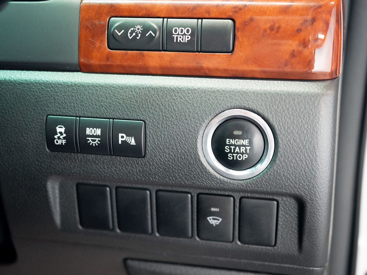 Toyota Vellfire 2009 - фото автомобиля