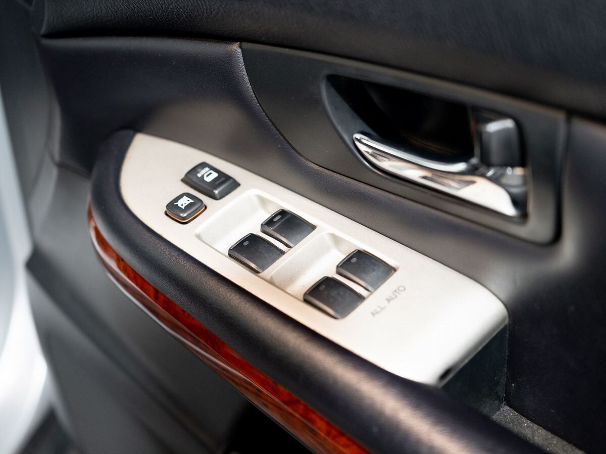 Toyota Harrier 2011 - фото автомобиля