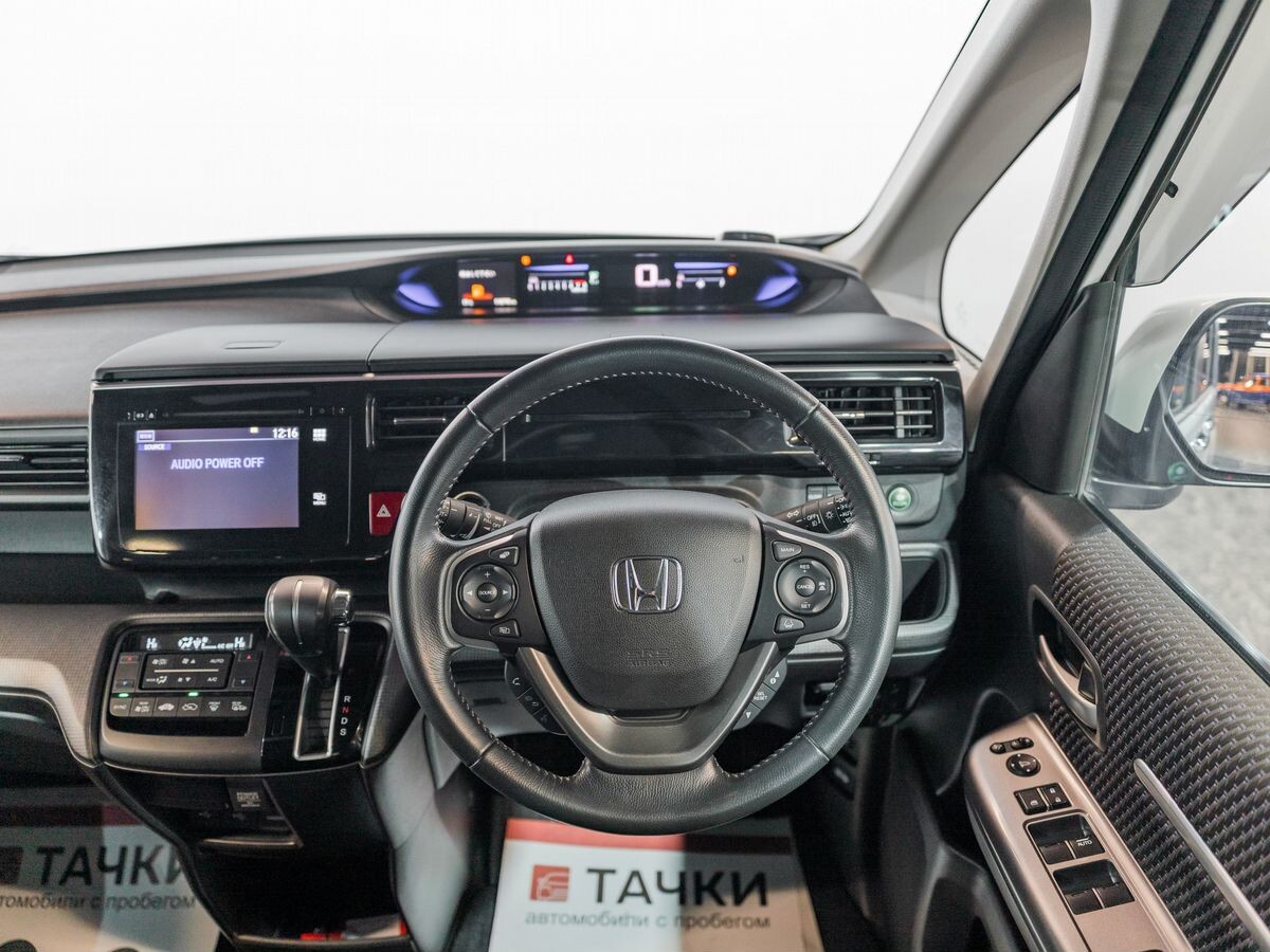 Honda Stepwgn 2016 - фото автомобиля