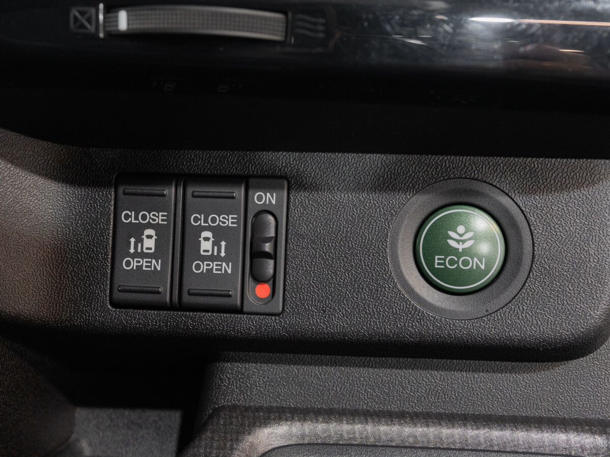 Honda Stepwgn 2016 - фото автомобиля