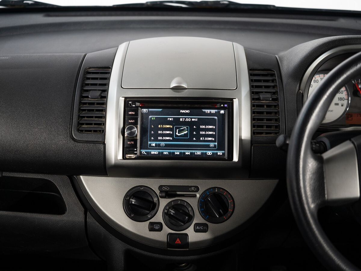 Nissan Note 2011 - фото автомобиля