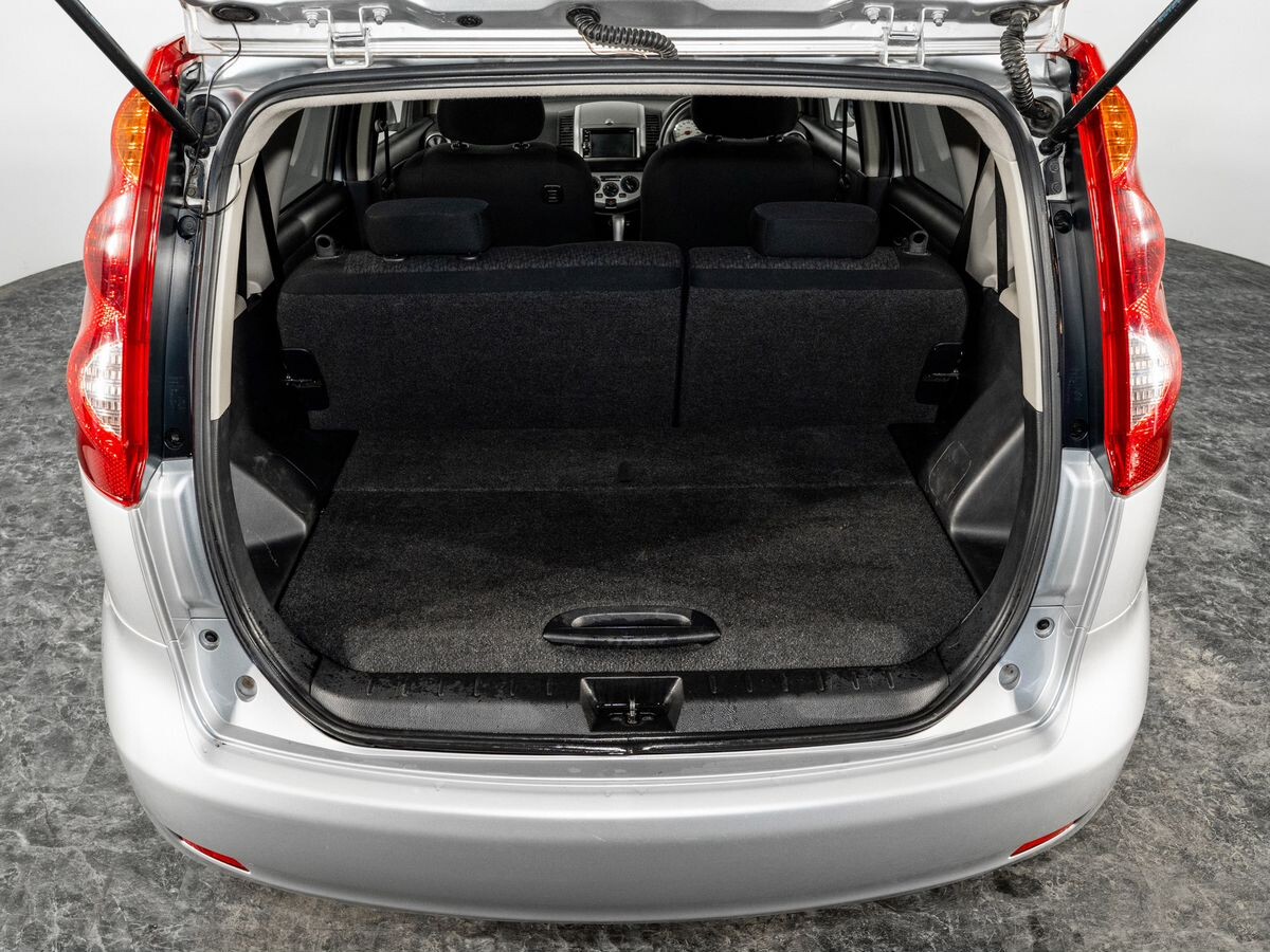 Nissan Note 2011 - фото автомобиля