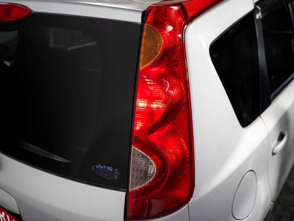 Nissan Note 2011 - фото автомобиля