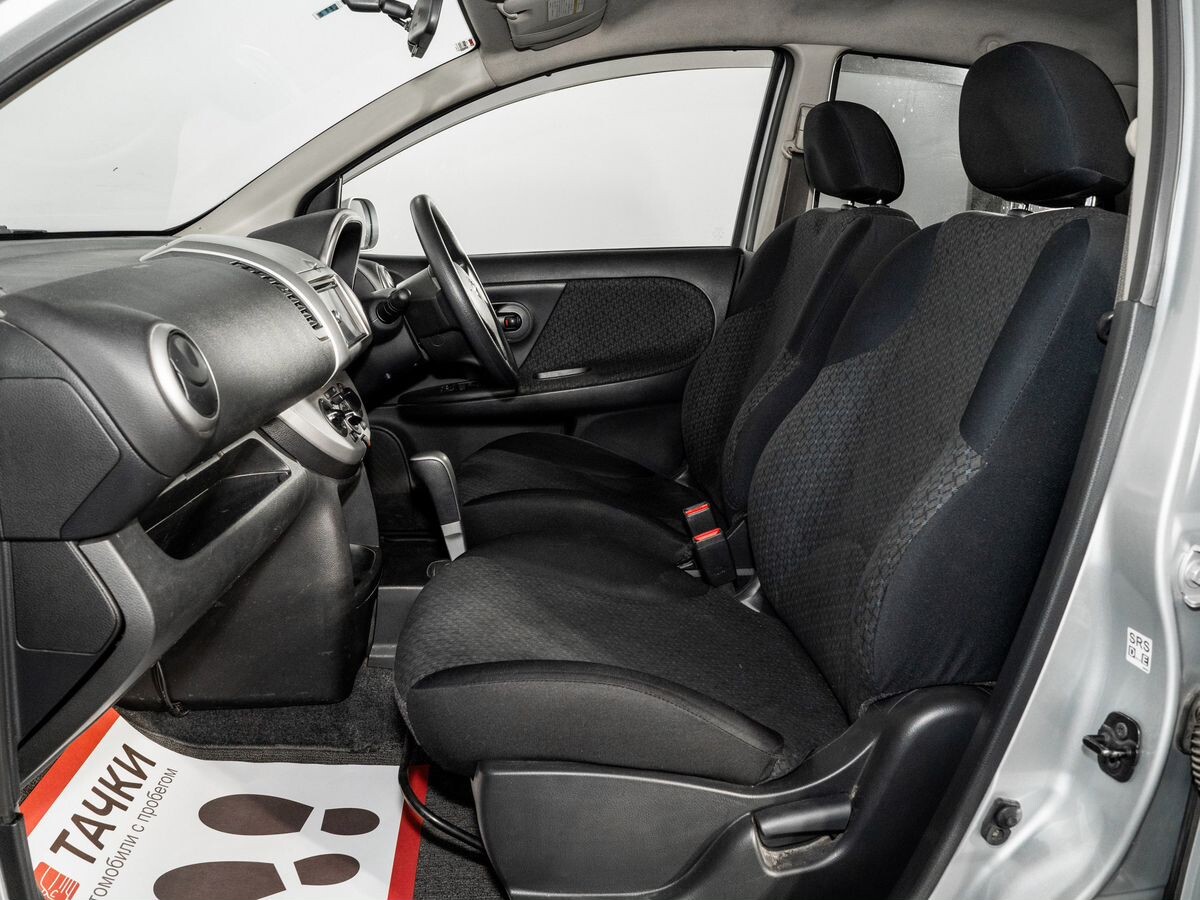 Nissan Note 2011 - фото автомобиля