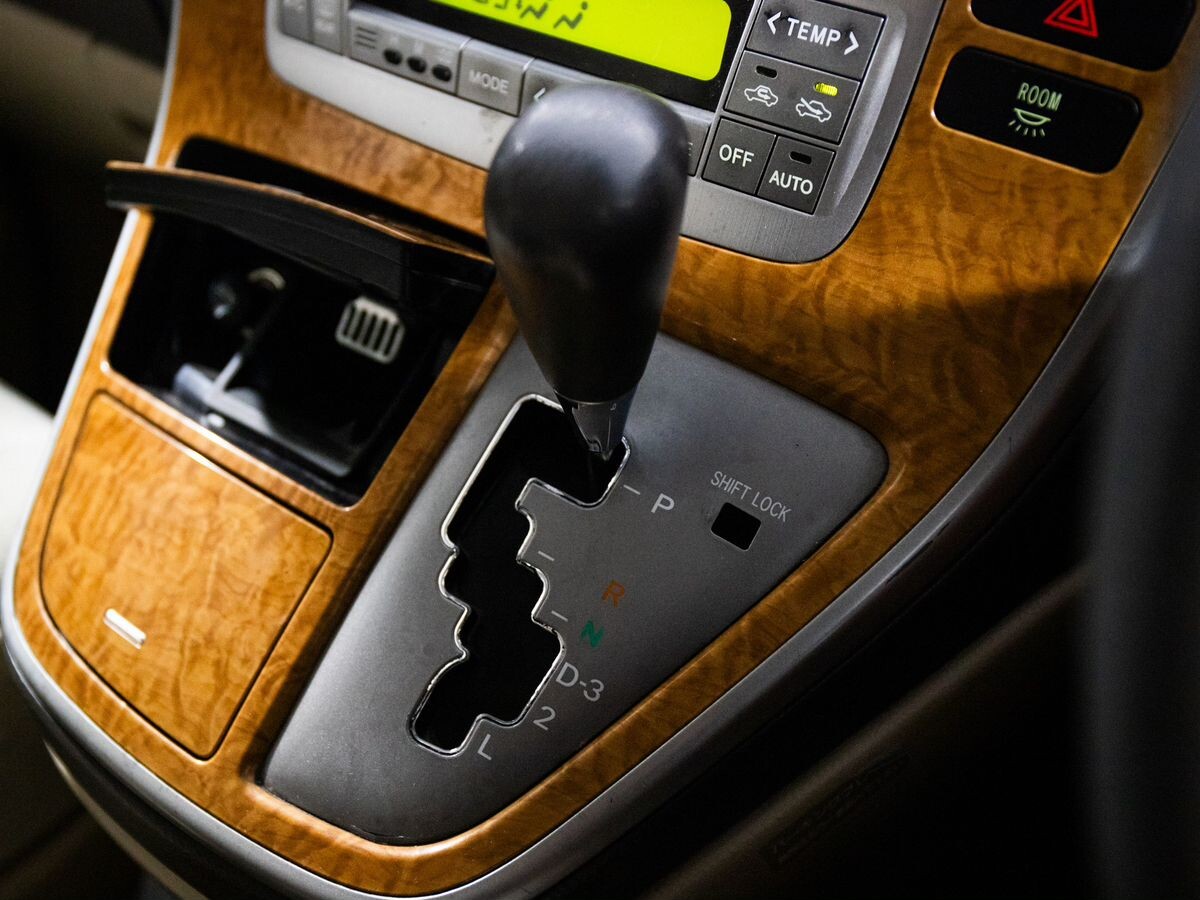 Toyota Alphard 2007 - фото автомобиля