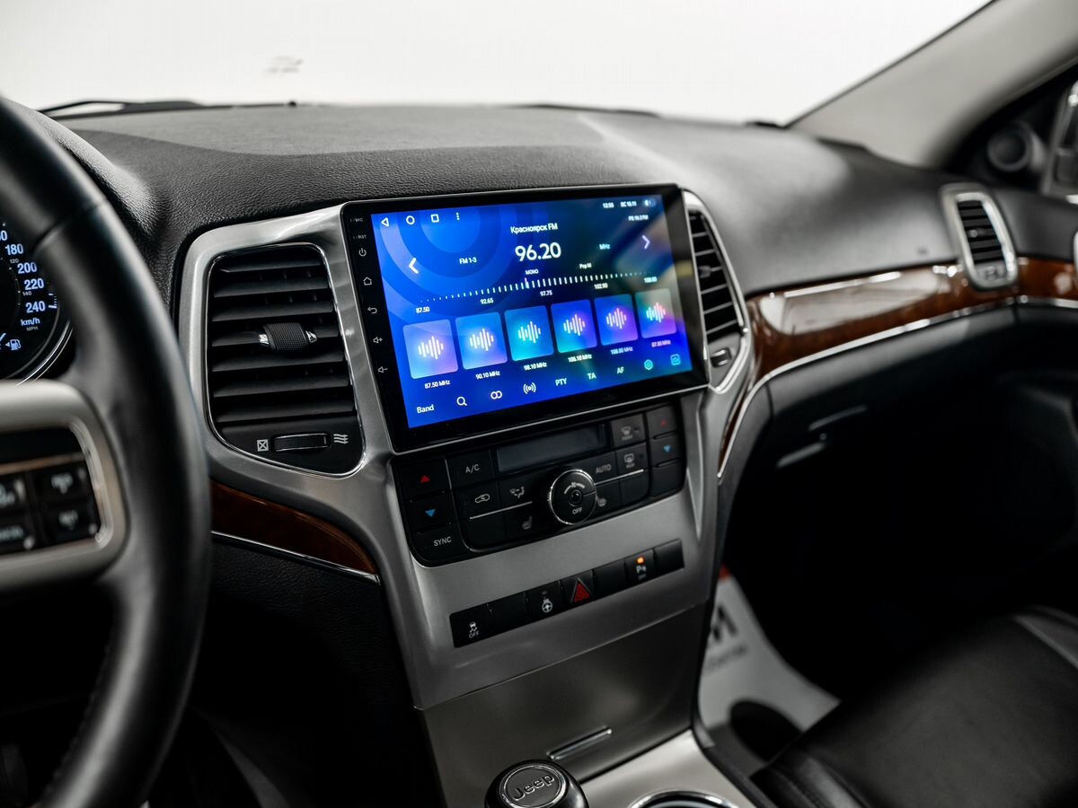 Jeep Grand Cherokee 2011 - фото автомобиля