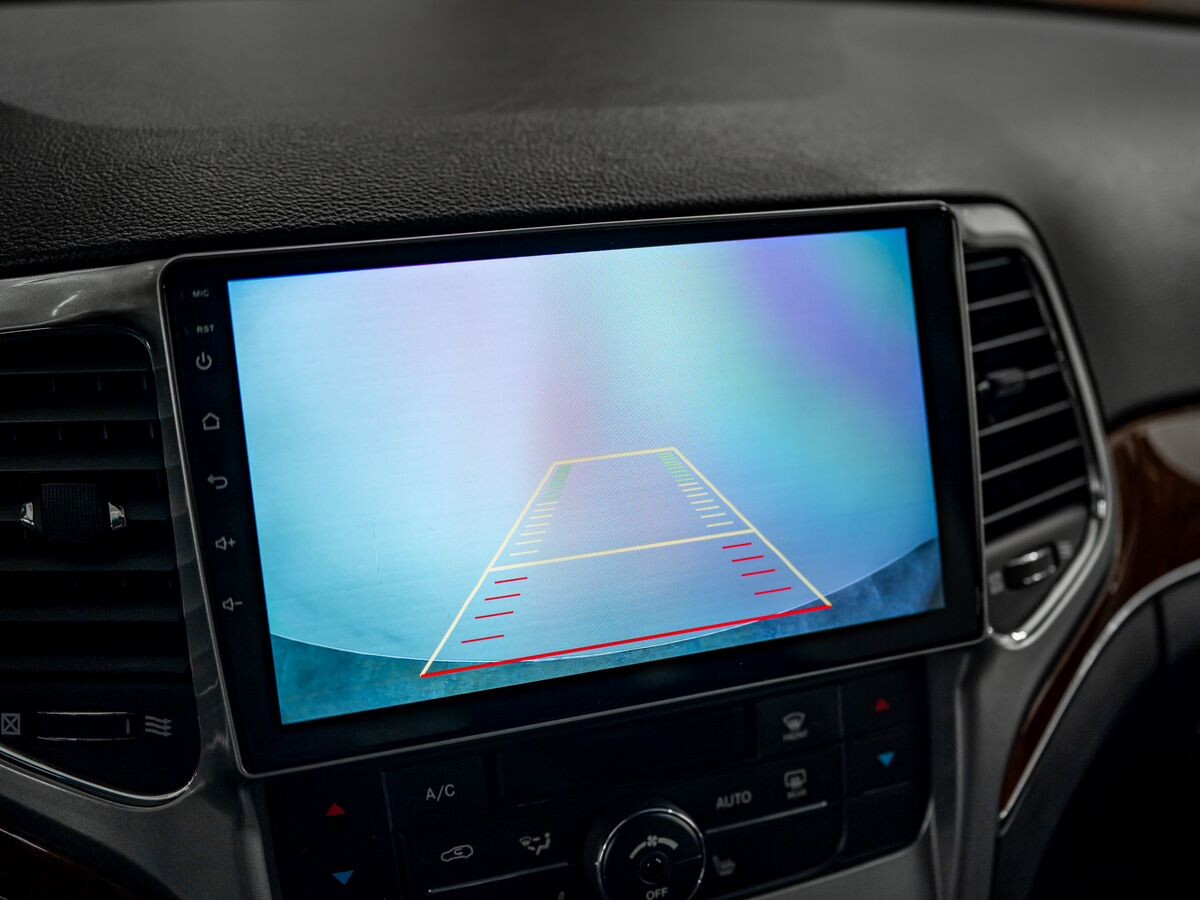 Jeep Grand Cherokee 2011 - фото автомобиля