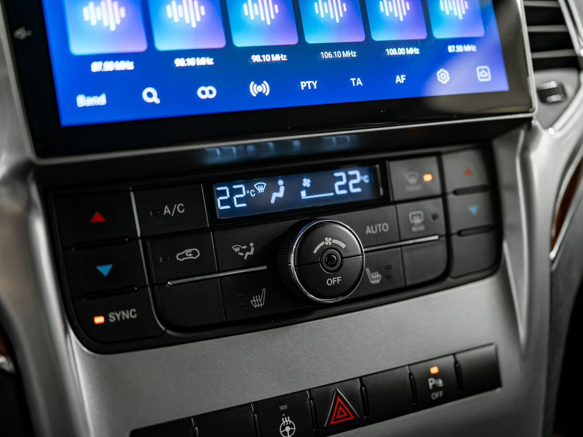 Jeep Grand Cherokee 2011 - фото автомобиля