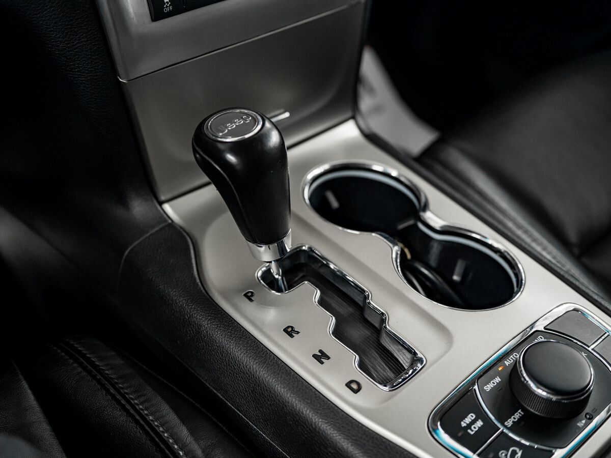 Jeep Grand Cherokee 2011 - фото автомобиля